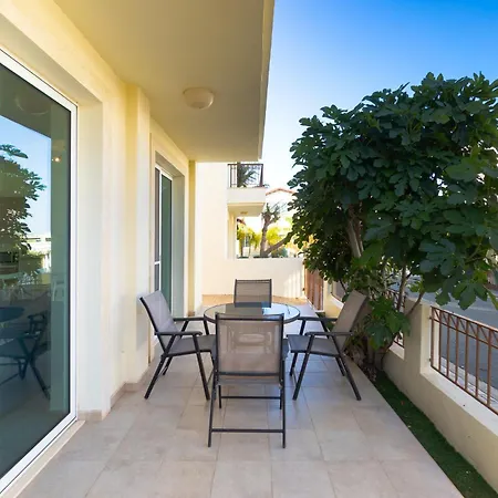 Francesca Паралимни